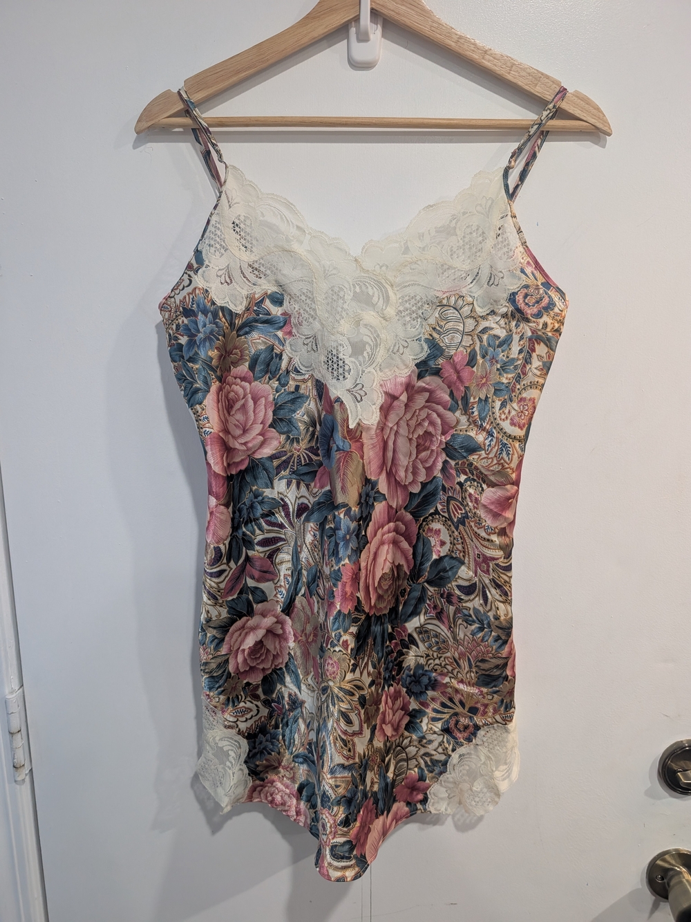 Victoria's Secret Gold Label Floral Lace-Trim Satin Nightgown Sz Small